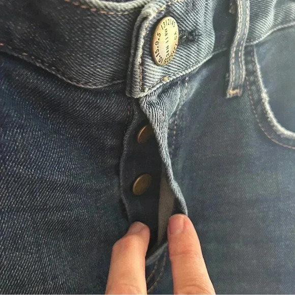 EUC Current Elliot size 29 denim mini skirt with button fly. 15 inches long. - Picture 6 of 8